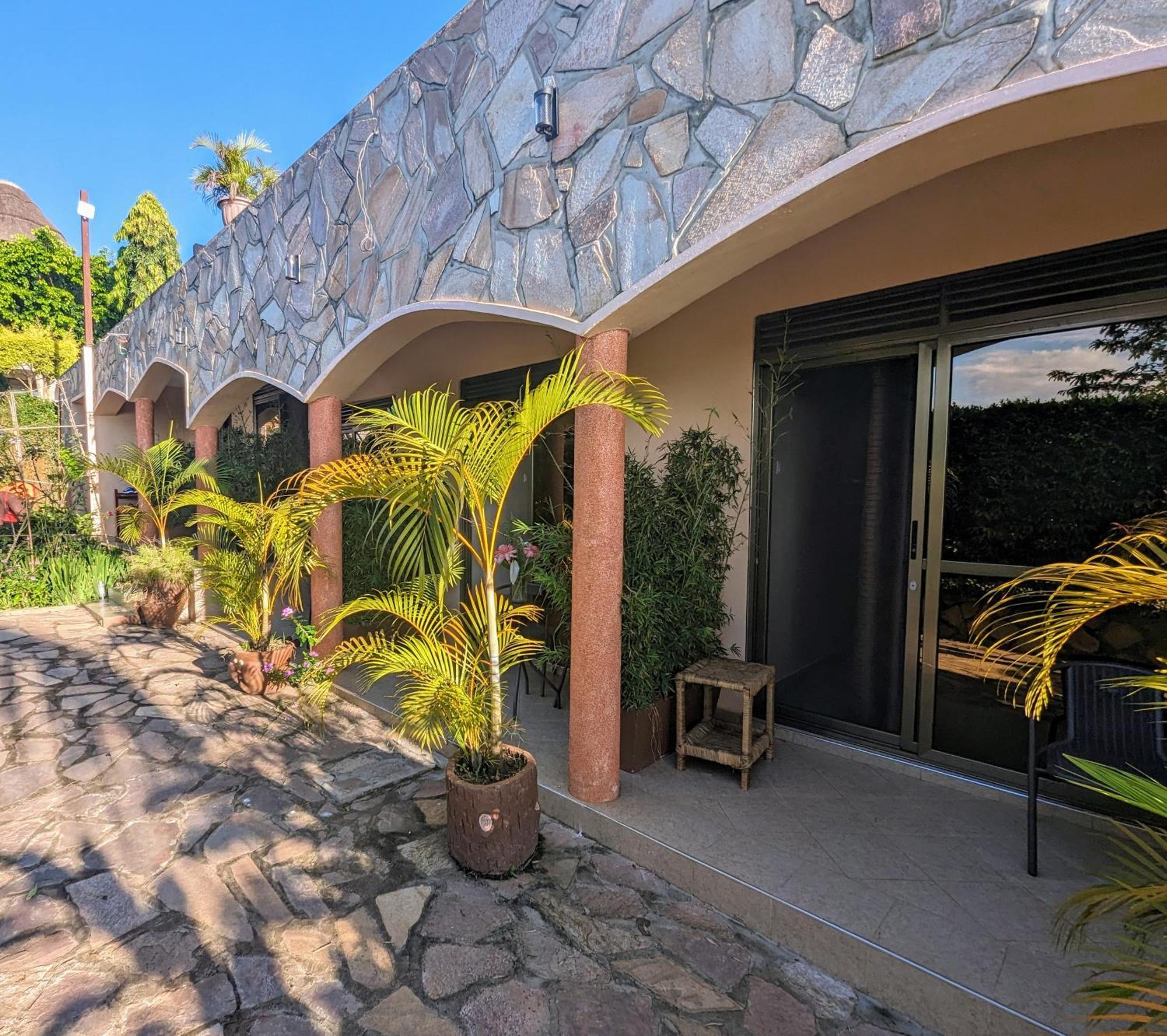 Bed & Breakfast Oslo Gardens Entebbe